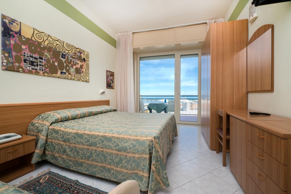 Hotel Belsoggiorno كاتوليكا المظهر الخارجي الصورة